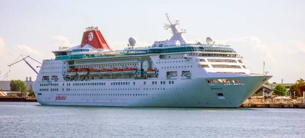 Empress von Pullmantur Cruises in Warnemünde (Deutschland)