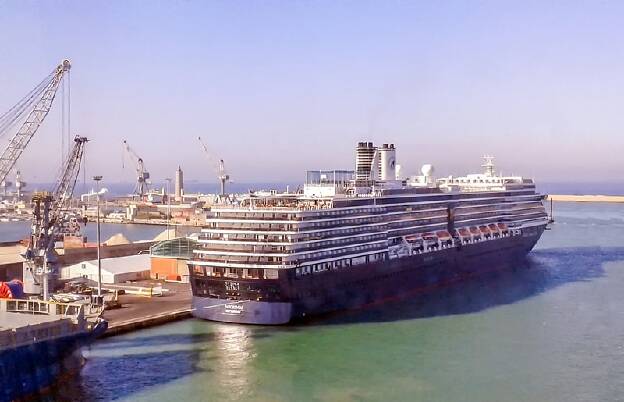 Noordam in Livorno (Italien)