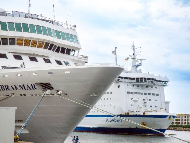 Breamar von Fred. Olsen Cruise Lines in Warnemünde (Deutschland)