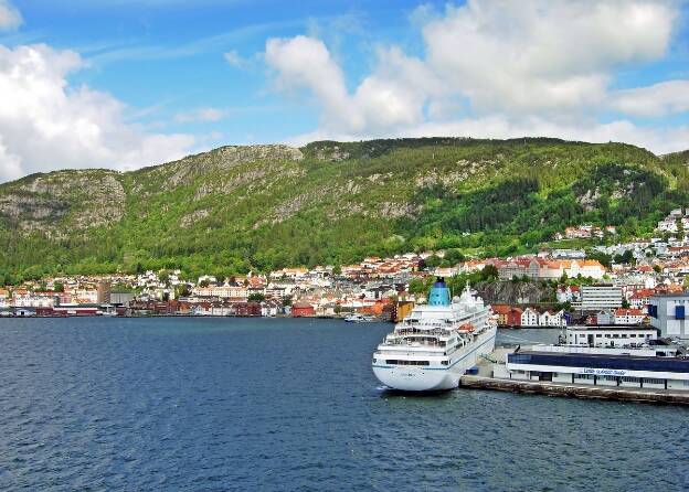 Kreuzfahrtschiff Amadea im Hafen von Bergen, Norwegen