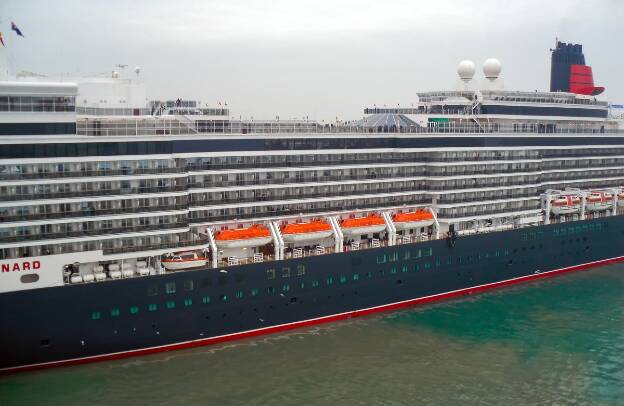 Queen Elizabeth von Cunard Line in Venedig (Italien)