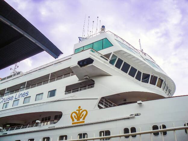 Breamar von Fred. Olsen Cruise Lines in Warnemünde (Deutschland)