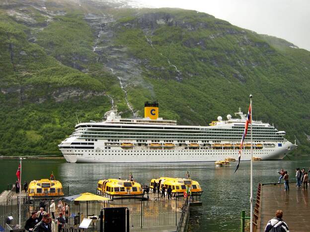 Costa Magica in Geiranger, Norwegen