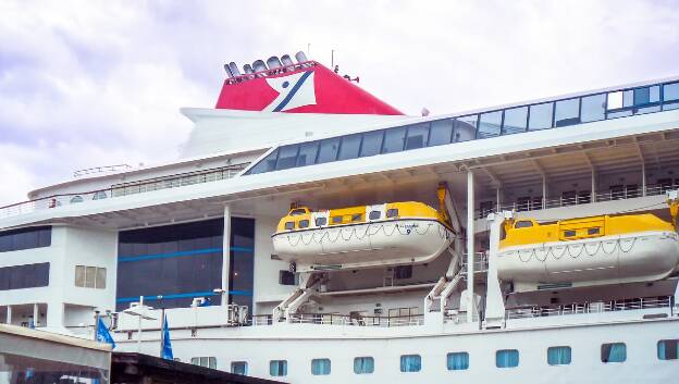 Breamar von Fred. Olsen Cruise Lines in Warnemünde (Deutschland)