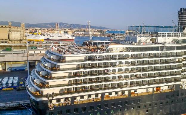 Noordam in Livorno (Italien)