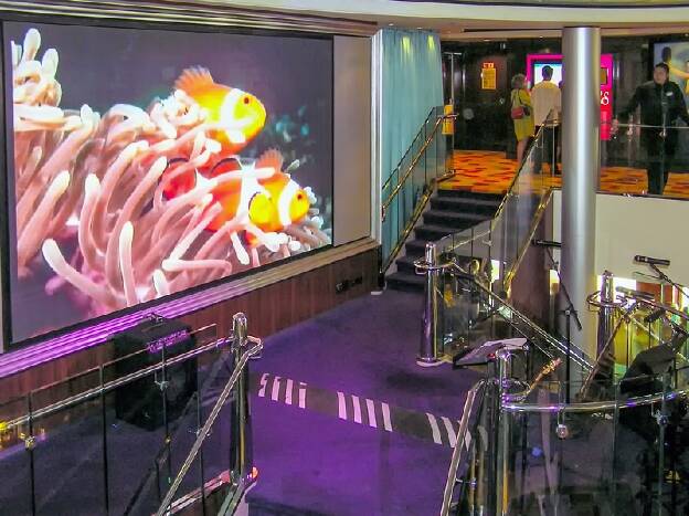 Norwegian Jewel - Videowand im Crystal Atrium