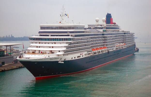 Queen Elizabeth von Cunard Line in Venedig (Italien)