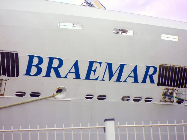 Breamar von Fred. Olsen Cruise Lines in Warnemünde (Deutschland)