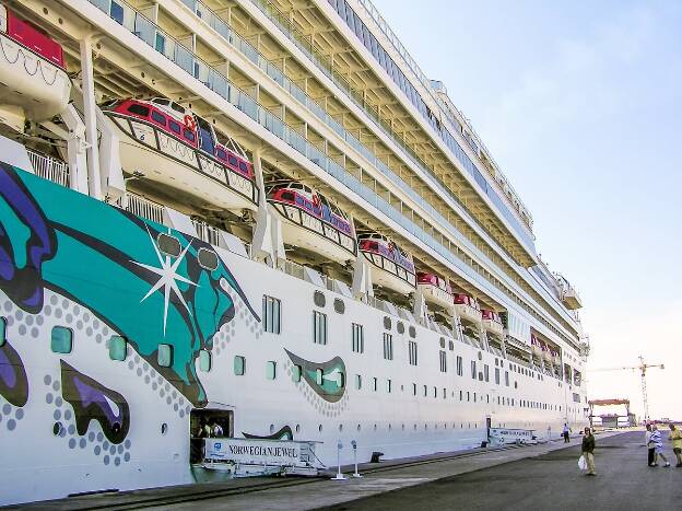 Norwegian Jewel - Norwegian Cruise Line (NCL)