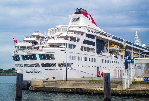 Breamar von Fred. Olsen Cruise Lines in Warnemünde (Deutschland)