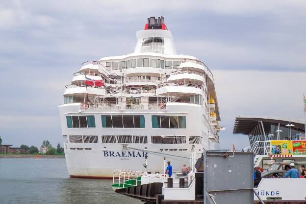 Breamar von Fred. Olsen Cruise Lines in Warnemünde (Deutschland)