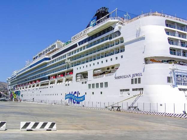     Norwegian Jewel von NCL in Messina (Italien)