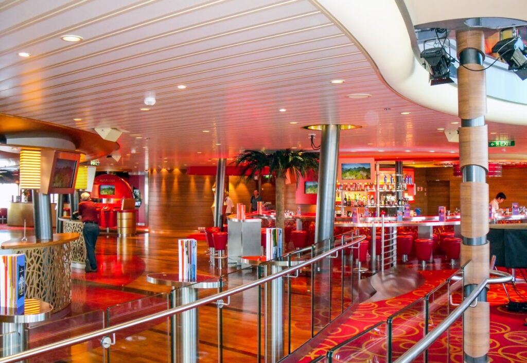 AIDAblu Blu Bar auf Deck 9 Schiffsrundgang AIDA Cruises